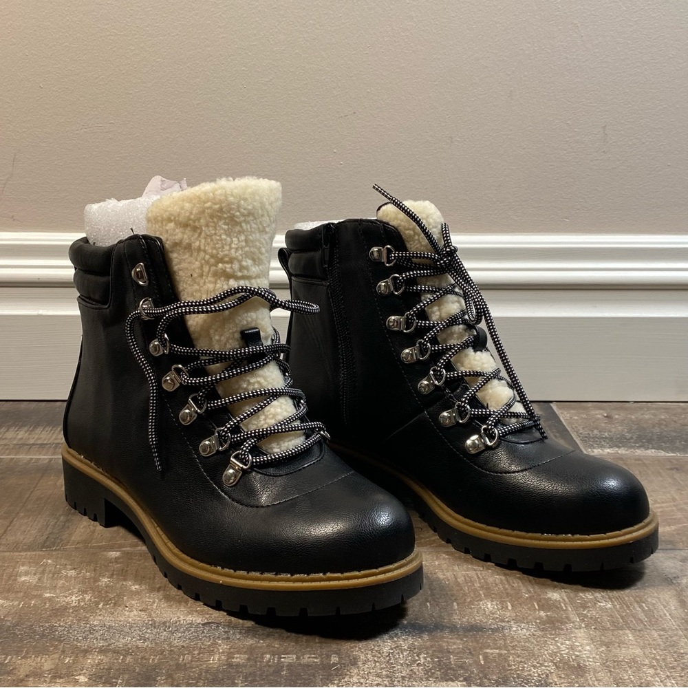 Style & co women’s lace up lug soles faux leather black boots size 9M NEW